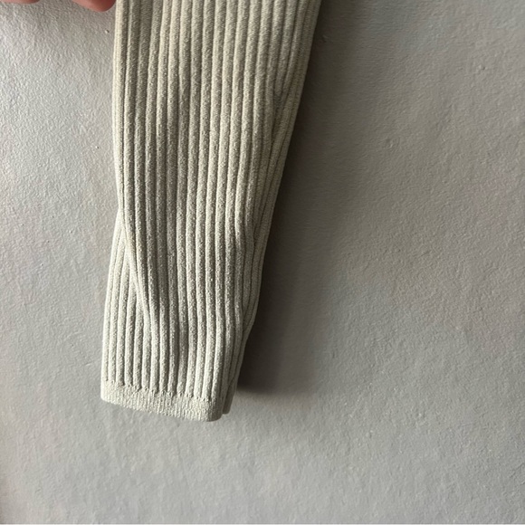 Aritzia Babaton Sculpt Knit Long Sleeve Off White Polo Size Small - Picture 5 of 7